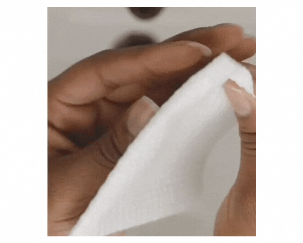 💦Just add a little water to release the gentle cleanser!